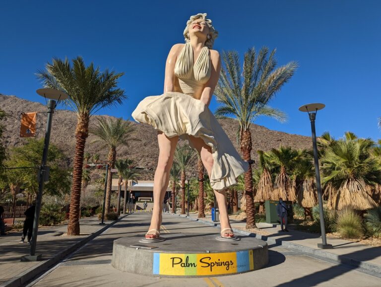 Palm,Springs,,California,-,December,26,,2021:,The,Forever,Marilyn