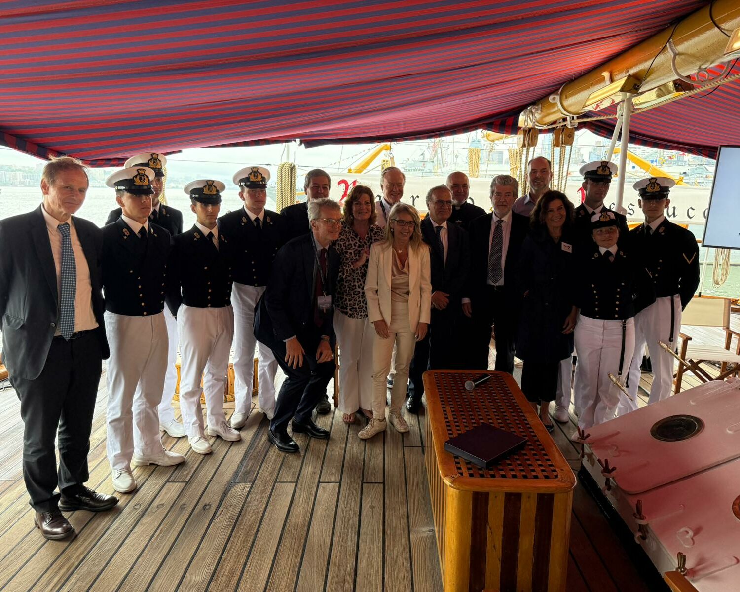Fondazione Rava e Marina Militare: 16 anni di aiuti umanitari raccontati sul Vespucci
