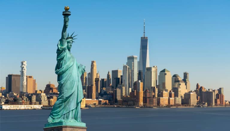 The,Statue,Of,Liberty,Over,Scene,Of,New,York,Cityscape