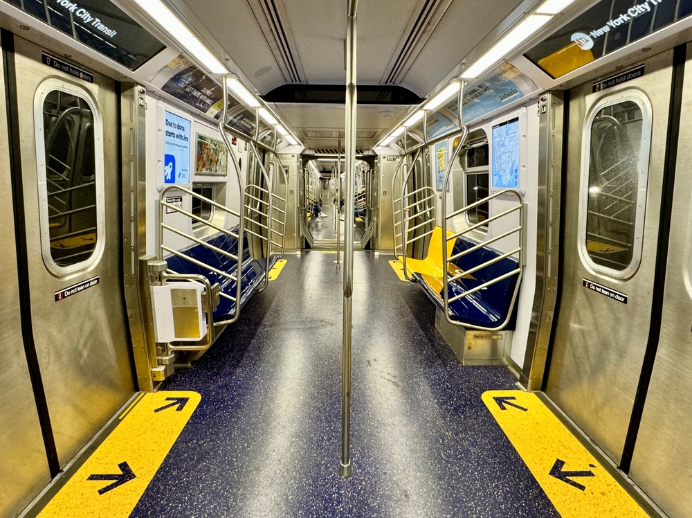 A mare con i nuovi vagoni della metro