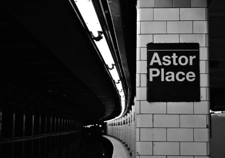 ,Usa-,4-4-19:,Nyc,Astor,Place,Subway